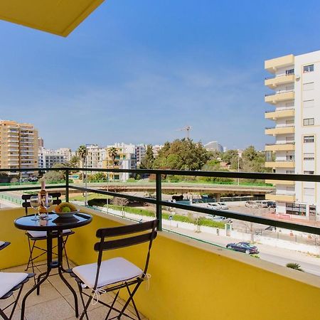Light & Comfy Apartment W/ Pool & Balcony By Lovelystay ปอร์ติเมา ภายนอก รูปภาพ