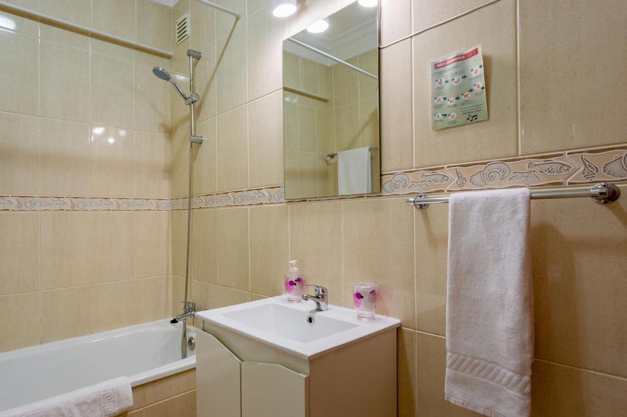Light & Comfy Apartment W/ Pool & Balcony By Lovelystay ปอร์ติเมา ภายนอก รูปภาพ