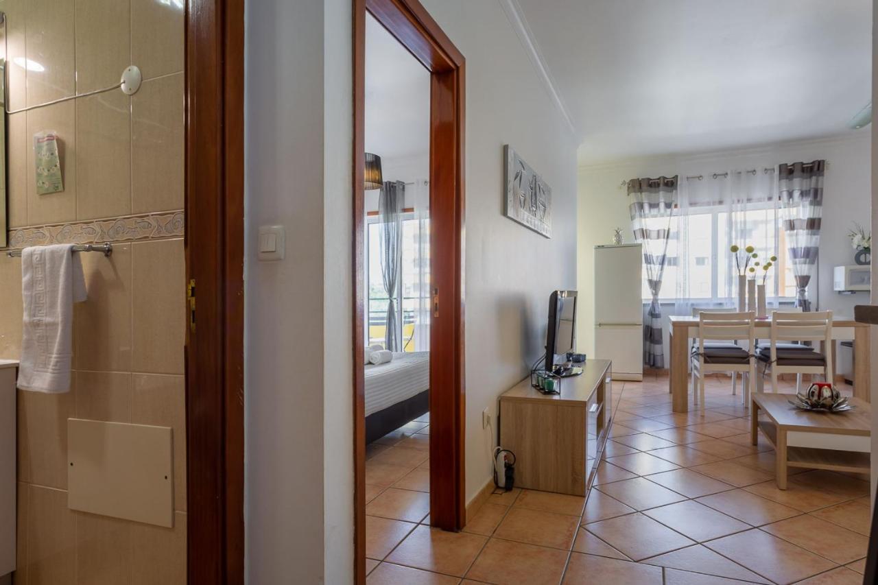 Light & Comfy Apartment W/ Pool & Balcony By Lovelystay ปอร์ติเมา ภายนอก รูปภาพ