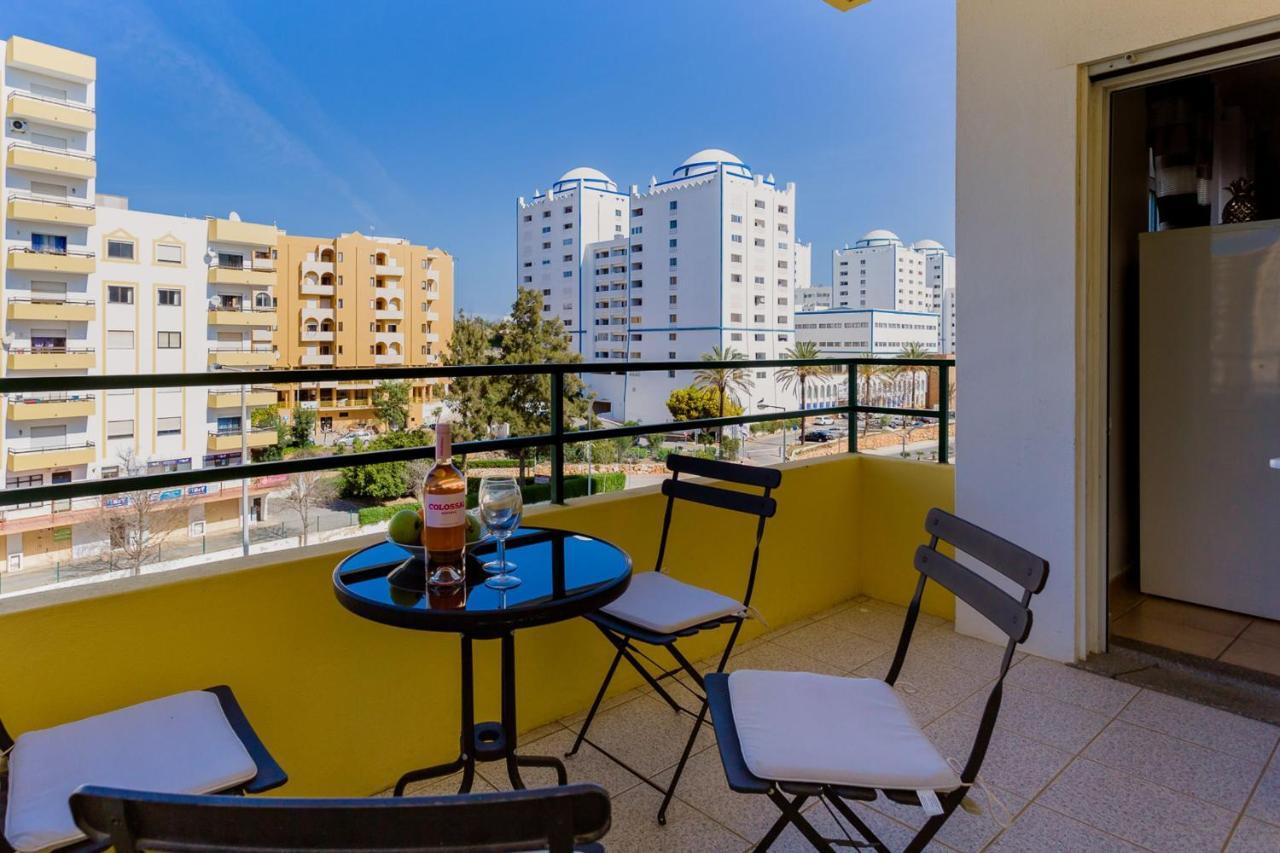 Light & Comfy Apartment W/ Pool & Balcony By Lovelystay ปอร์ติเมา ภายนอก รูปภาพ