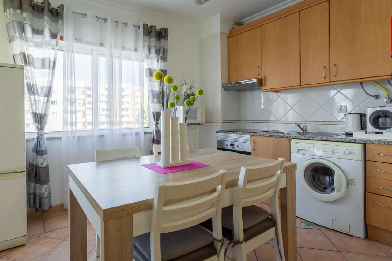 Light & Comfy Apartment W/ Pool & Balcony By Lovelystay ปอร์ติเมา ภายนอก รูปภาพ